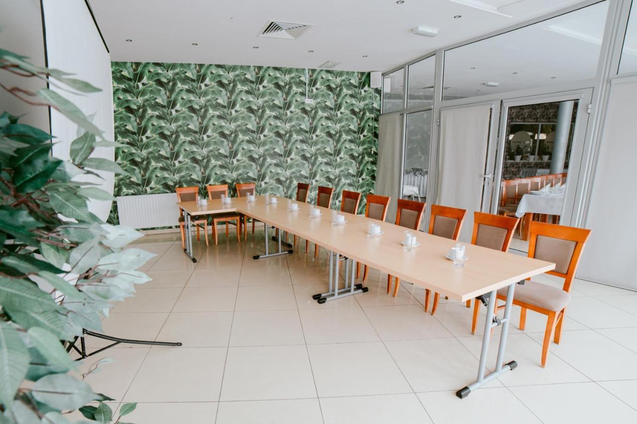 Hotel Domino Niemodlin Ngoại thất bức ảnh