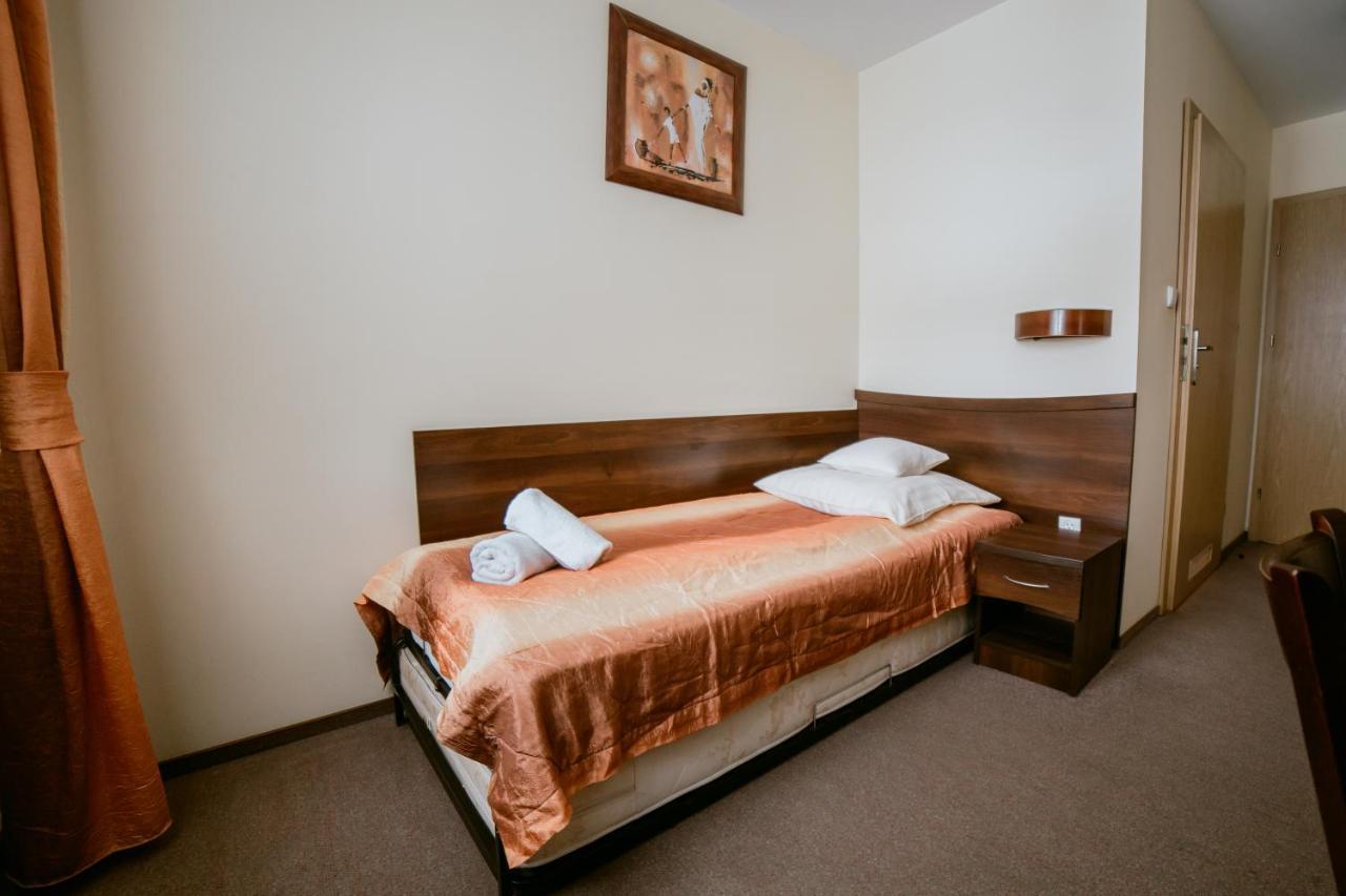Hotel Domino Niemodlin Ngoại thất bức ảnh
