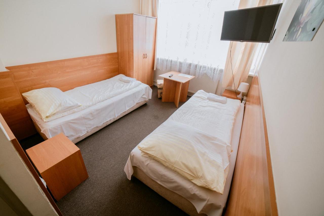 Hotel Domino Niemodlin Ngoại thất bức ảnh