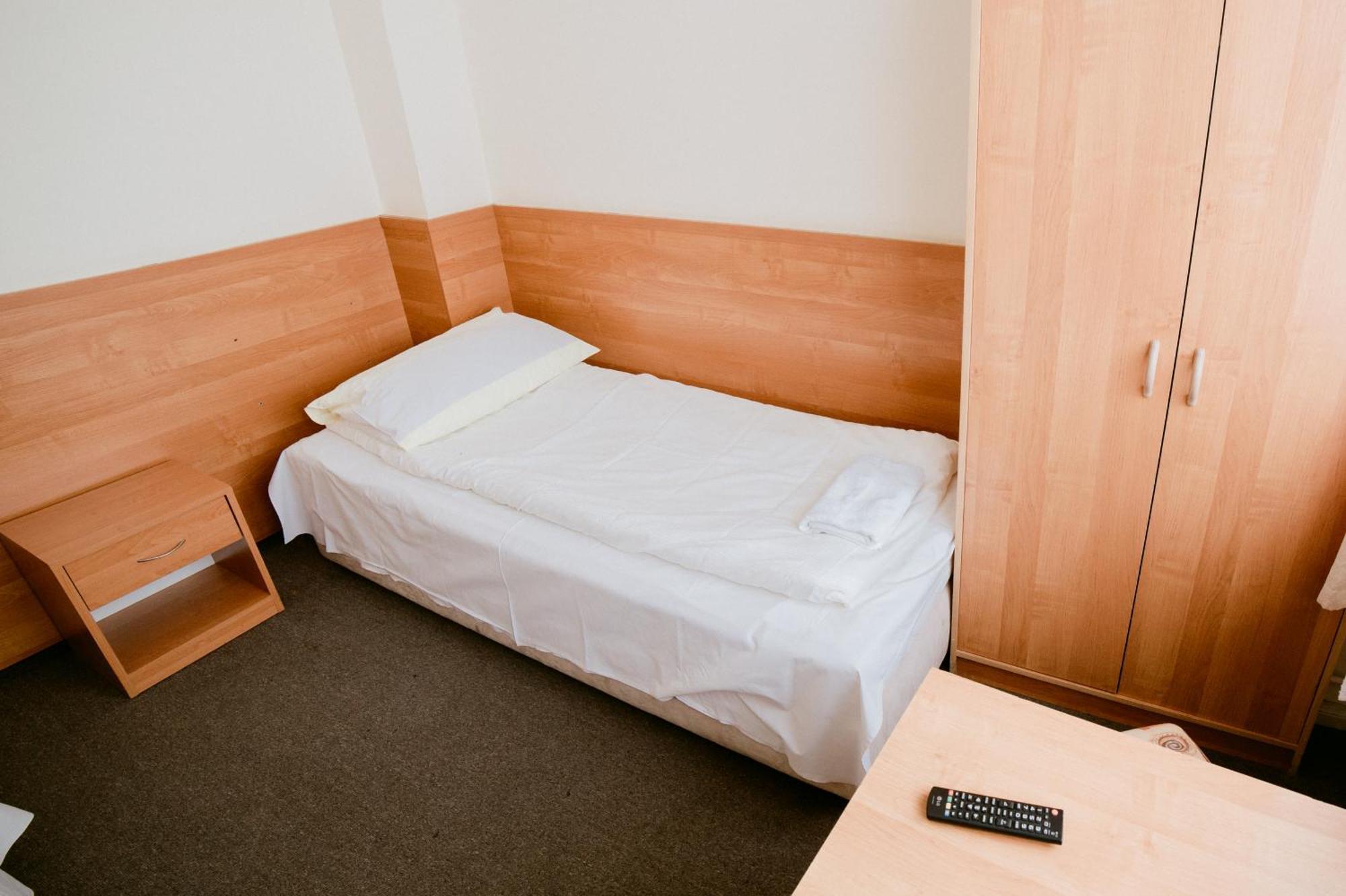 Hotel Domino Niemodlin Ngoại thất bức ảnh